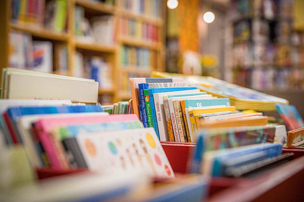 Love in the Margins: When Romance Blooms Between the Shelves