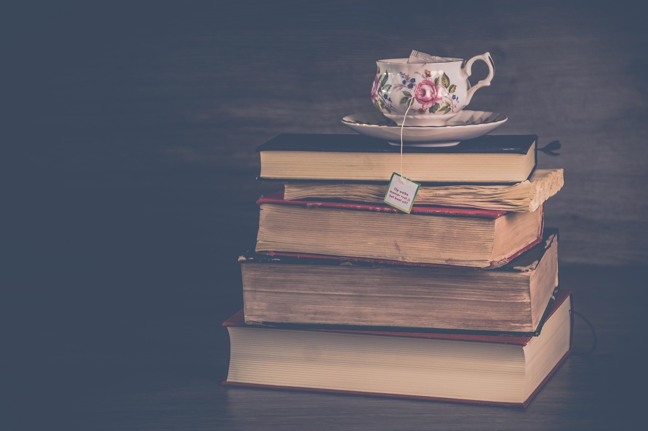 The Charm of the Amateur Sleuth: Why Ordinary Heroes Solve the Best Crimes